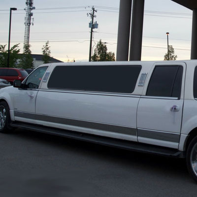 Lincoln-Navigator-Limousine-wedding-brantford